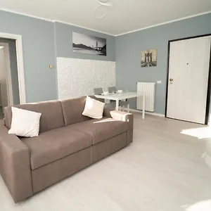 Nuovo Vicino Aeroporto Malpensa , Gallarate Italia